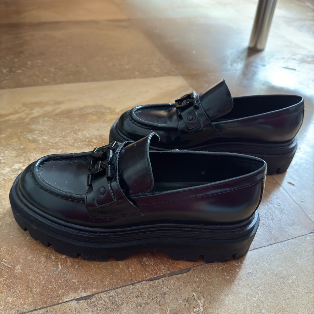 Guess Chunky Loafers Women’s